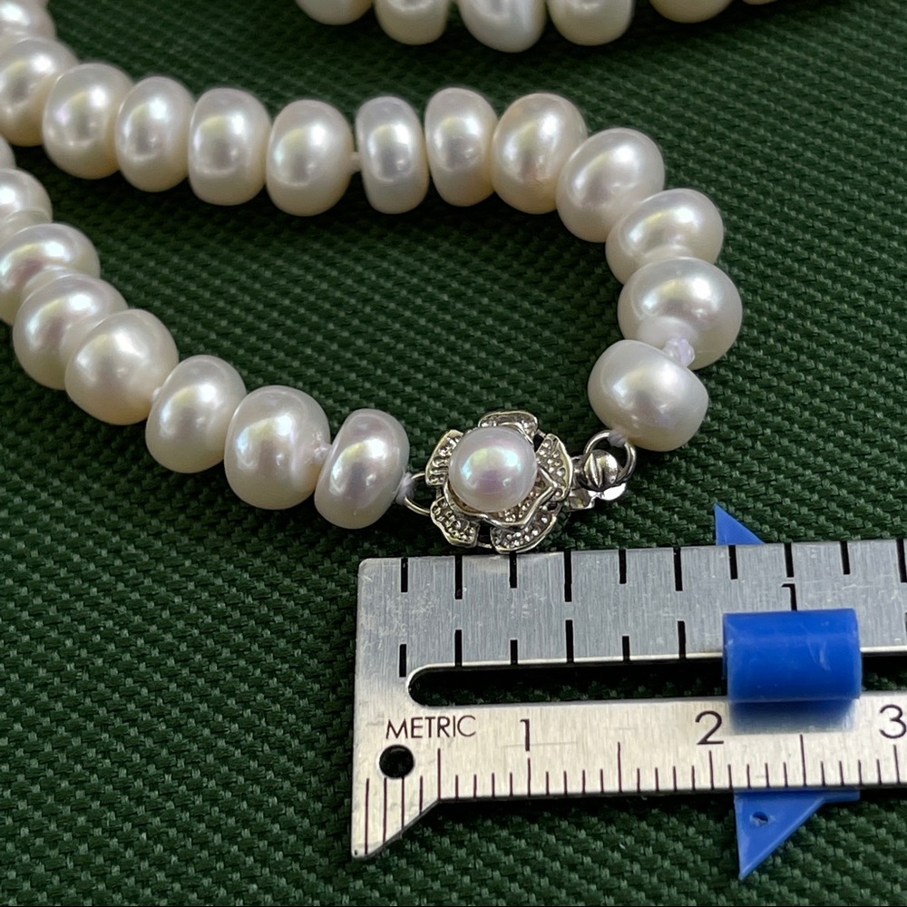 925 Sterling Silver White Freshwater Pearl Necklace With Flower Shaped Clasp - Picture 5 of 10